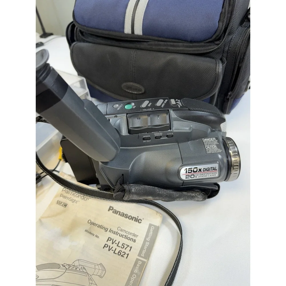 Panasonic Palmcorder PV-L571 VHS-C Camcorder 20x/150x Zoom LCD EIS w/ Case
